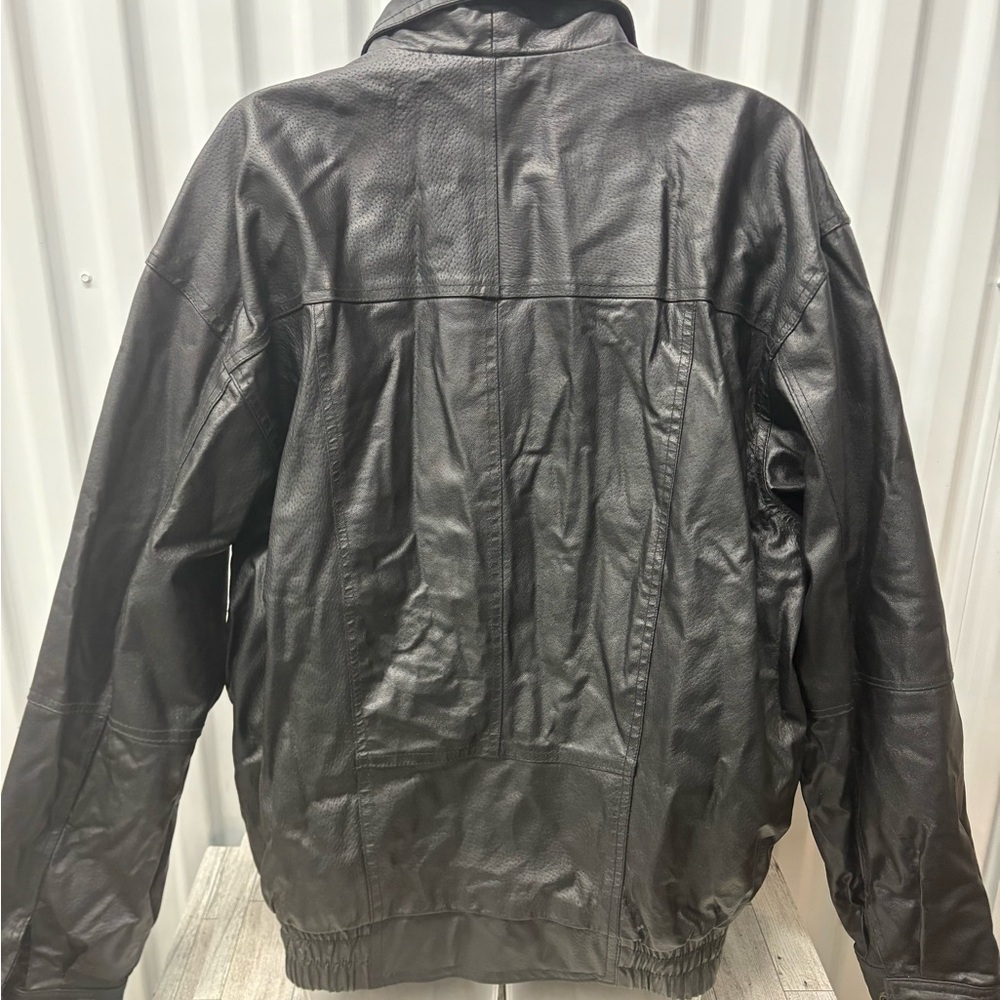 Vintage E.G. Collection Men's Black Leather Jacket with Las Vegas Logo - Picture 5 of 6